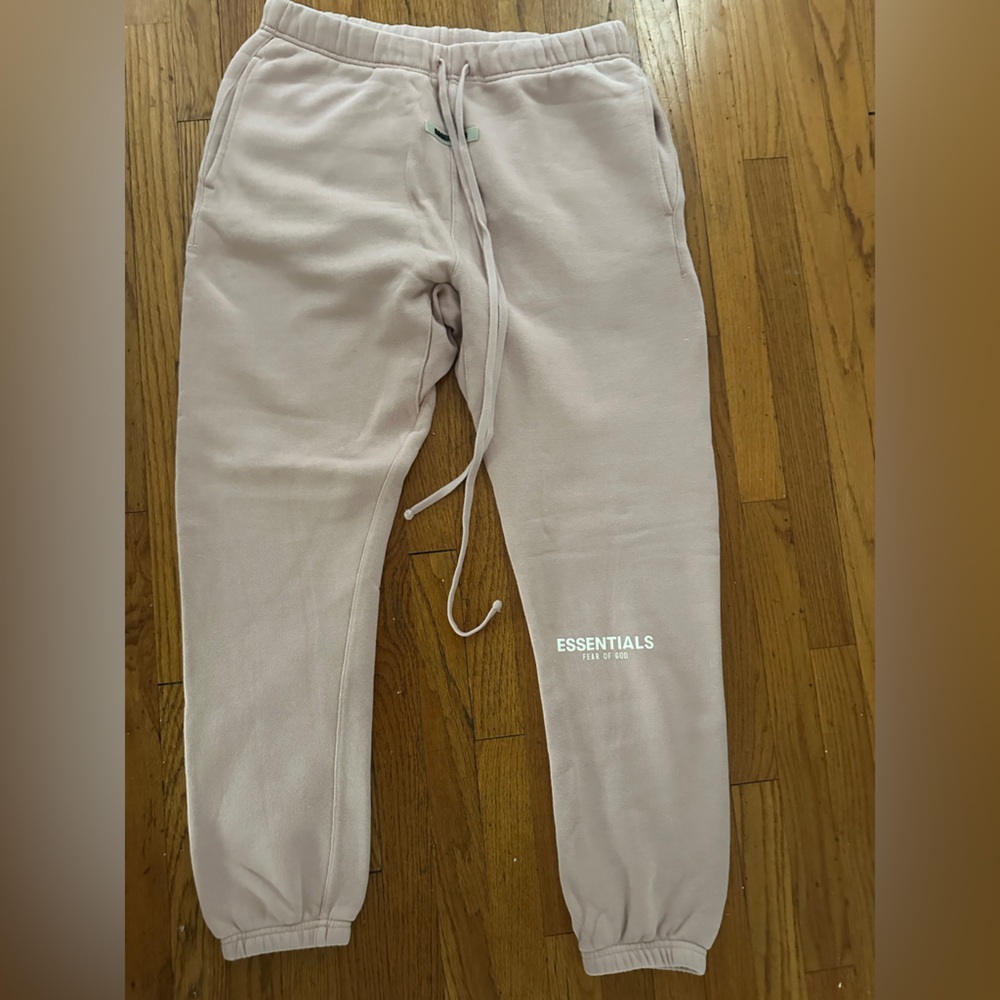 Fear of God Essentials Sweatpants in Soft Pink